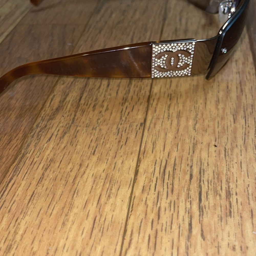 Chanel - Picture 3 of 10